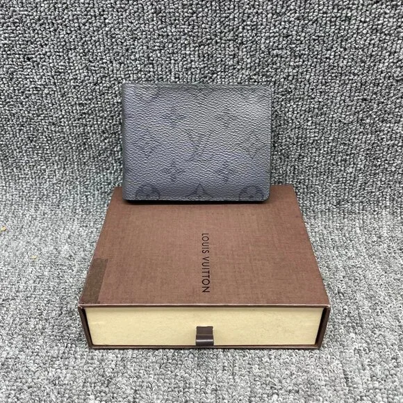 100% Authentic Louis Vuitton Leather Men's Wallet - Picture 1 of 12